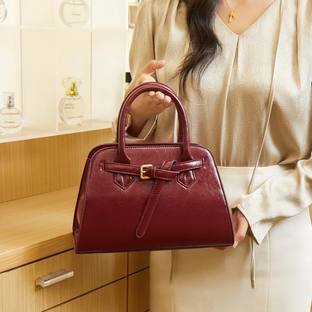 New French-style Light Luxury Handbag for Women, High-end Leather Shoulder and Crossbody Bag, Versatile Small Square Bag In Oil Wax Leather