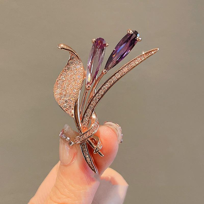 Elegant Women's Brooch: Chic Corsage & Anti-Exposure Pin Accessory