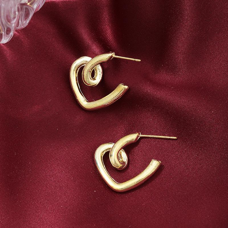 New Niche Design Heart Earrings for Women, High-End Elegant Heart-Shaped Hoop Earrings