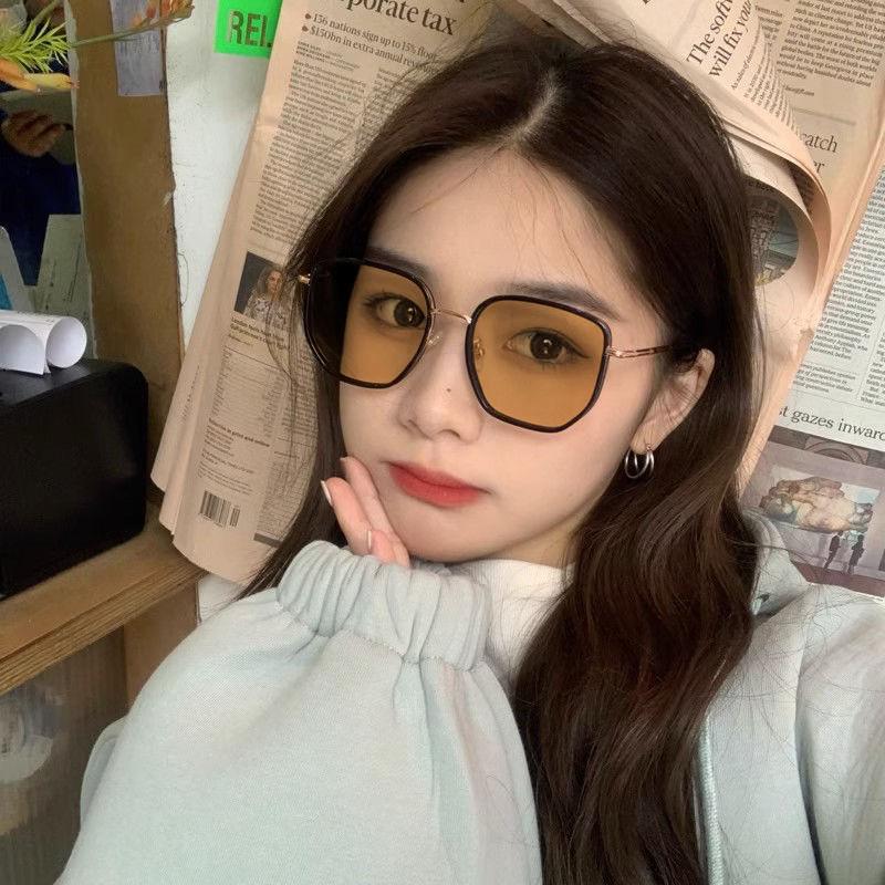 Douyin Xiaohongshu Same Photosensitive Color-Changing Myopia Glasses Women'S High Definition Flat Glasses Anti-Ultraviolet Color-Changing Glasses