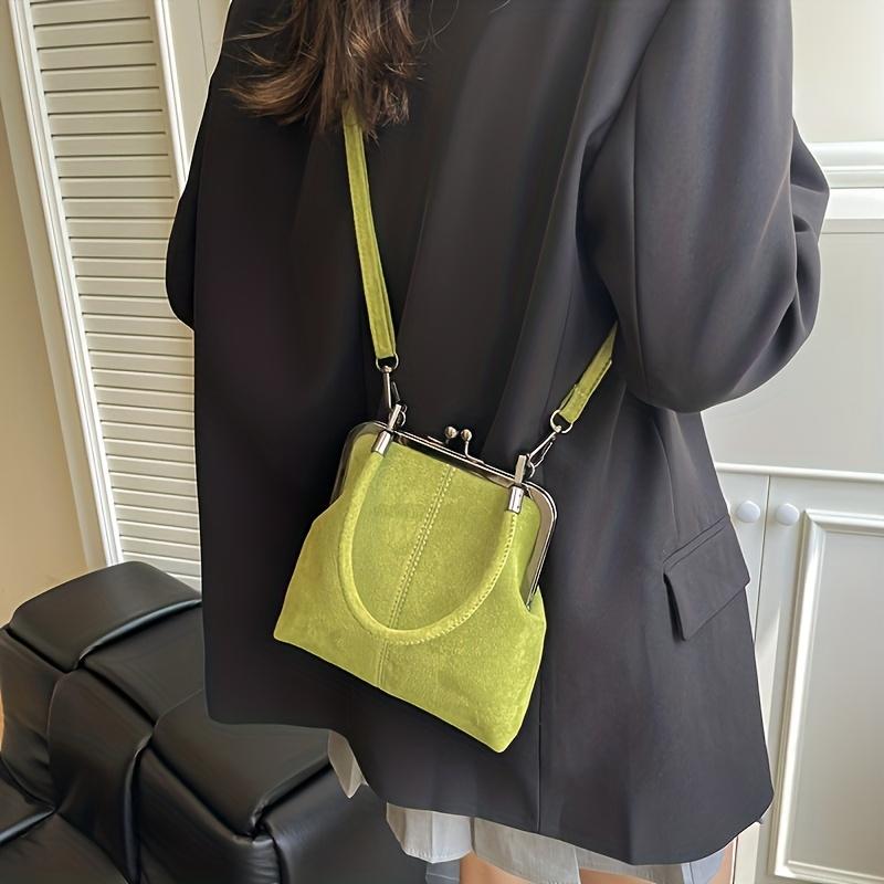 Retro-style color-blocked handbag/crossbody bag with adjustable shoulder strap, suitable for everyday use, and a perfect gift.