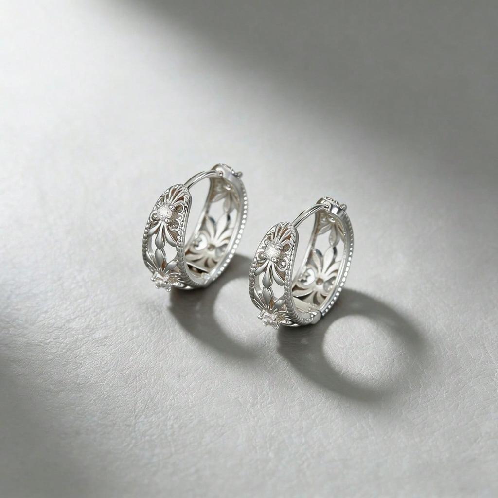 1 Pair of Elegant Women's Hollowed Out Pattern Earrings, Sparkling Synthetic Zircon Retro Style, Suitable for Daily Wear and Holiday Gift Giving