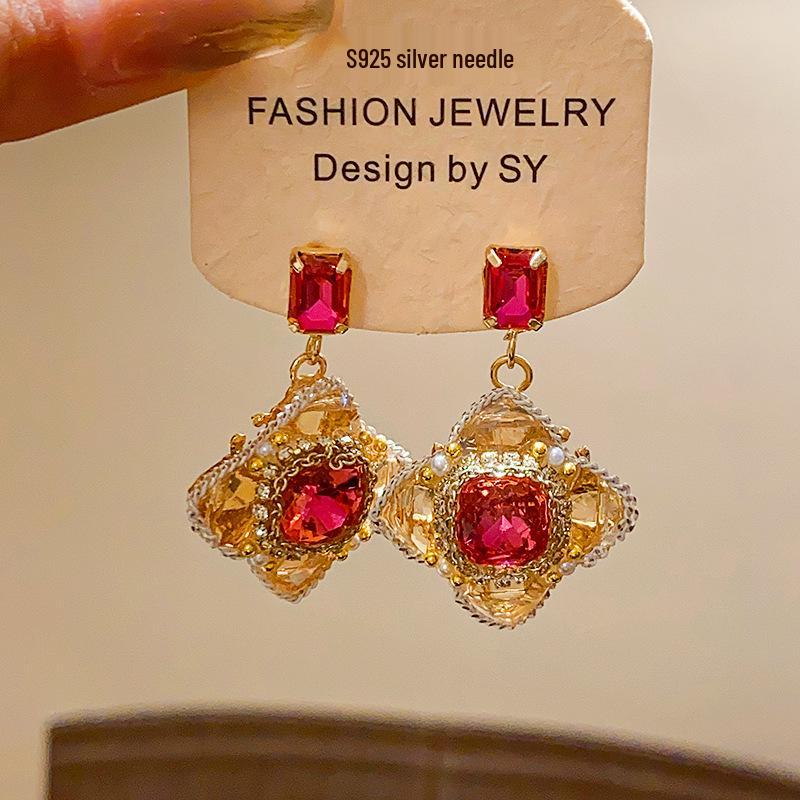 Silver Needle Glass Pearl Flower Pendant Earrings: Retro Style, Fresh & Sweet, Light Luxury Ear Jewelry.