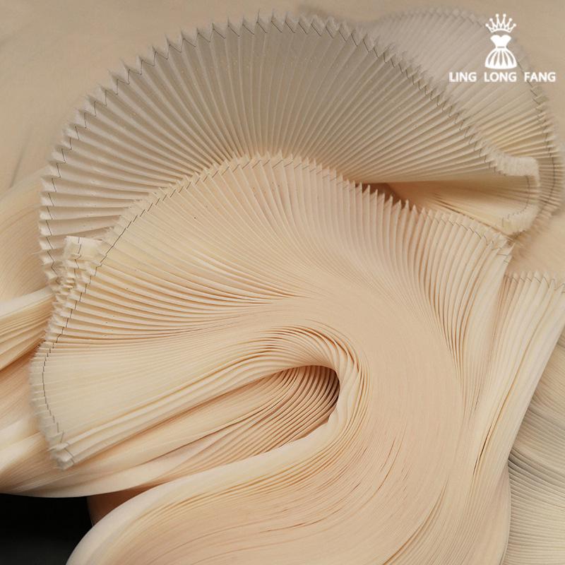 

Pleated White Organza Crinkle Fabric for Evening Dress Decoration
