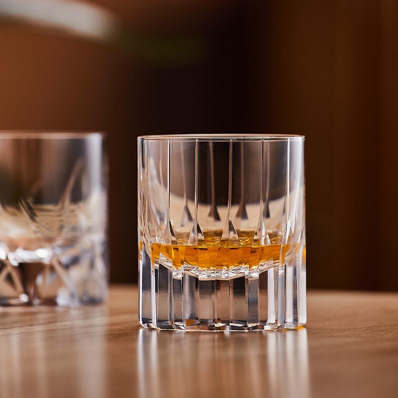 Handcarvat K9-kristallwhiskyglas - Lyxig Edo Kiriko Stjärnburst Design