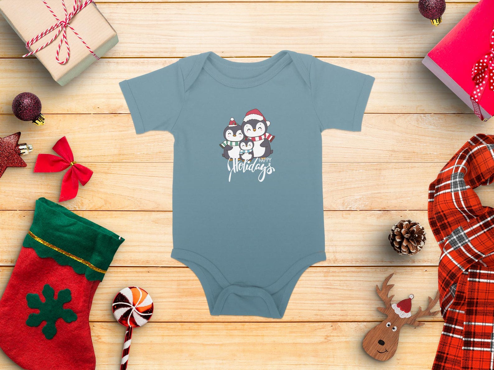 Penguin Family Happy Holidays T-Shirt, Festive Winter Animal Tee, Matching Outfit 4XL