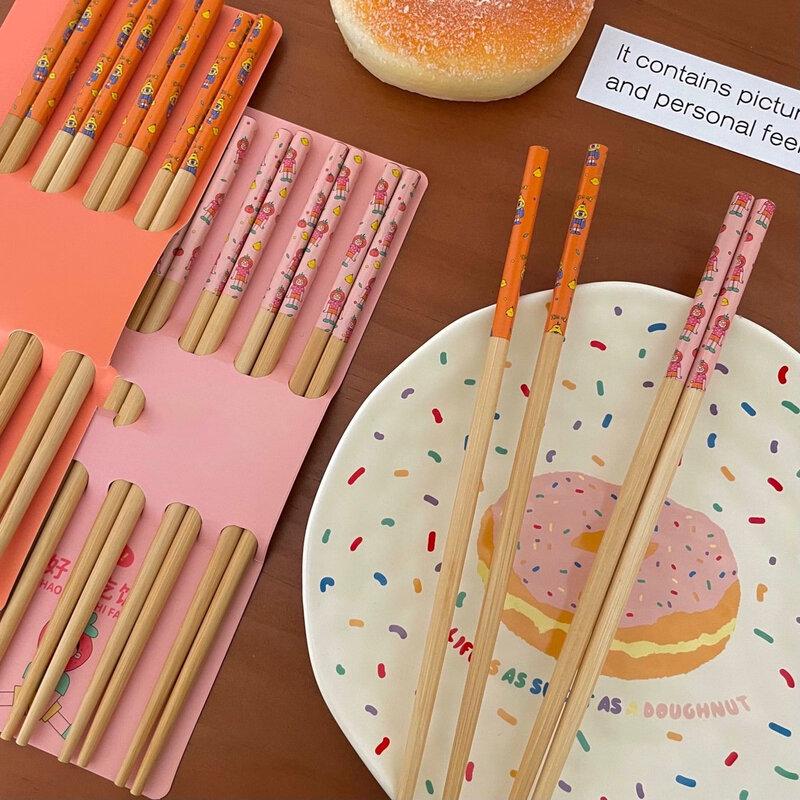 Zuo Zhi Xun Hand-Painted Floral Chopsticks Gift Set