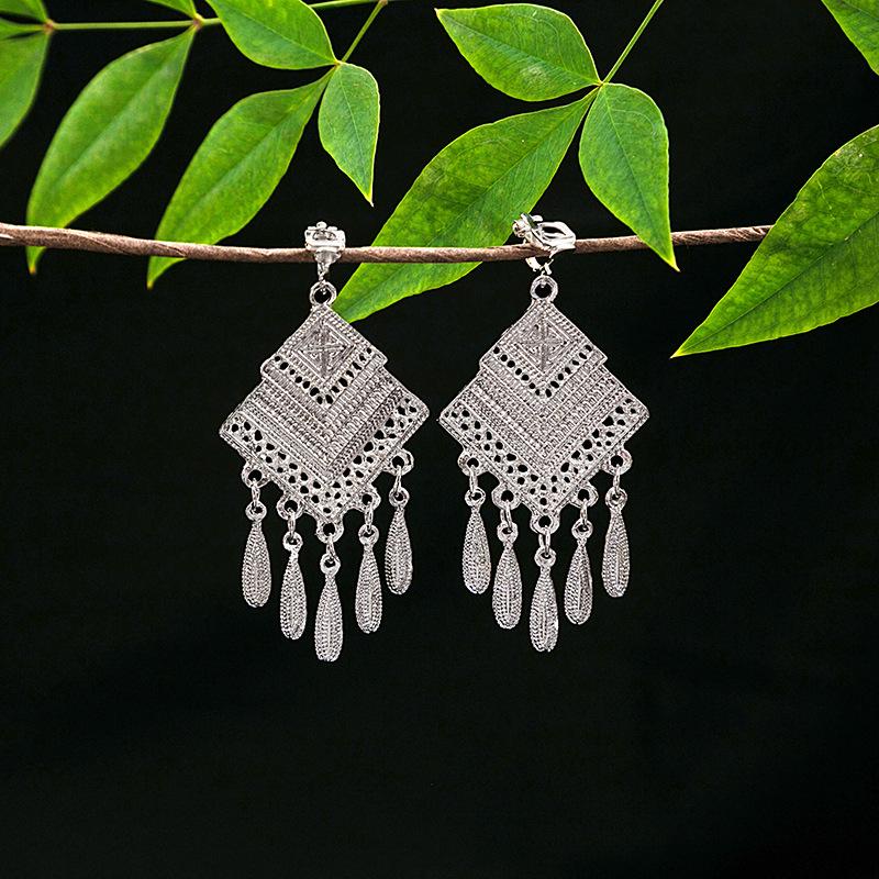 Ethnic Miao Silver Tassel Ear Clip - No-Piercing Retro Metal Earring for Women