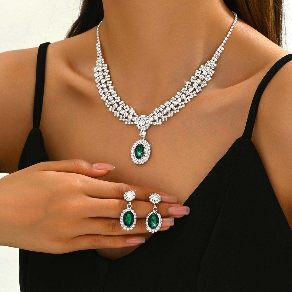 Luxuriöses Qualitäts-Tropfen-Halsketten-, Ohrring- und Armband-Schmuckzubehör-Set für Hochzeitskleider und Formelle Kleidung