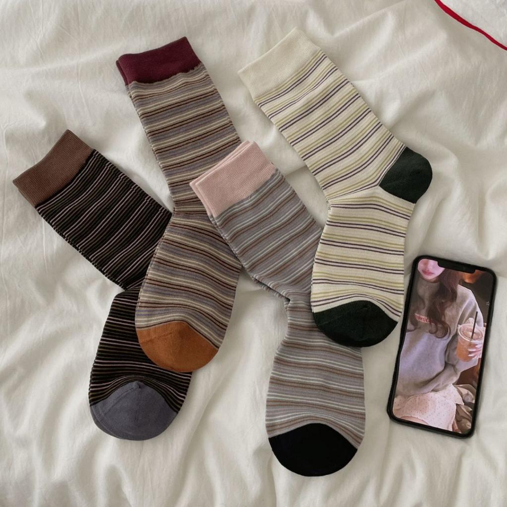 Ladies Spring and Autumn New Classic Color Matching Stripes Boneless Tube Socks