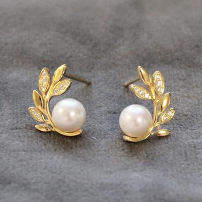 Huitan Leaf Imitation Pearl Stud Earrings for Women Exquisite Ear Accessories Wedding Party Fashionable Female Jewelry Girl Gift