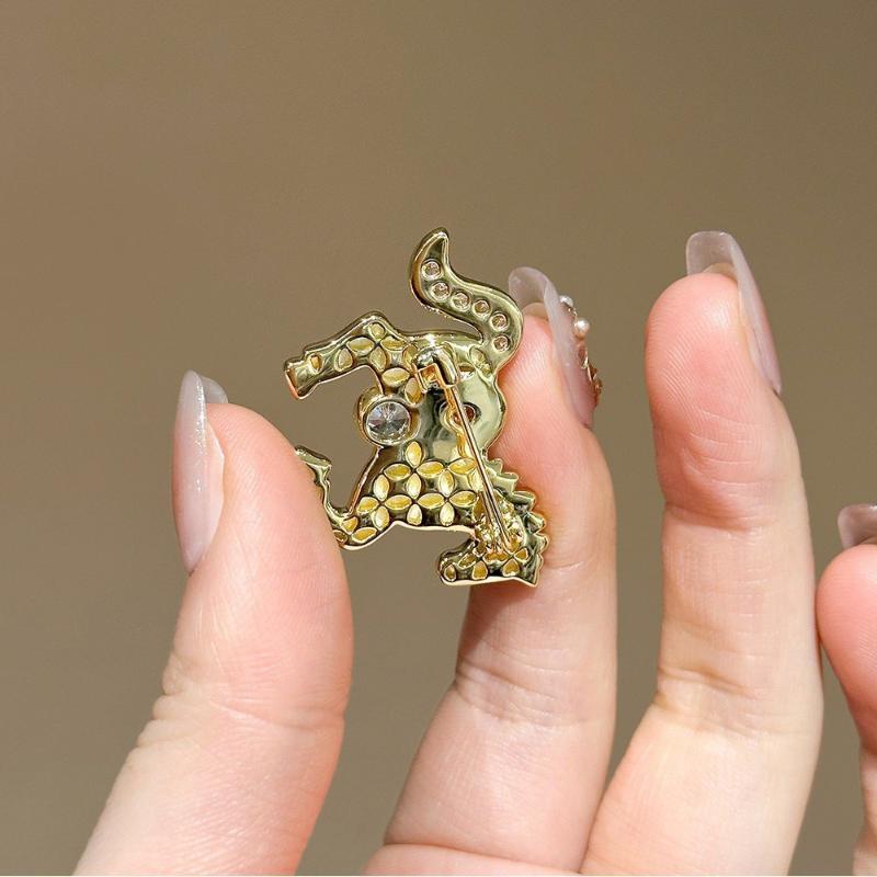 Fashion New Year Red Pony Brooch Exquisite Zodiac Horse Brooch Pin For Women Men Temperament Suit Lapel Corsage Accessory Gift