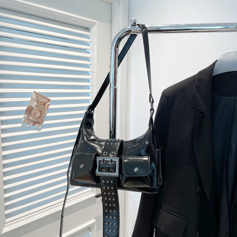 Niche design handbag rivet shoulder underarm bag women's 2025 new high-end commuter tote bag