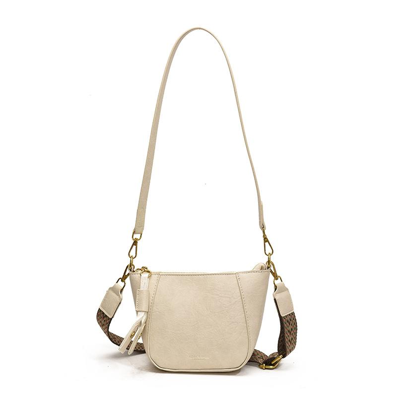 Popular new products niche retro style fashion wide shoulder straps women's casual versatile high sense simple solid color messenger bag