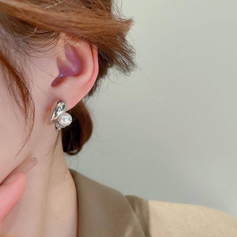 Pearl Earrings Women's High-end Earrings Ear Jewelry High-end Stud Earrings Niche Design Light Luxury