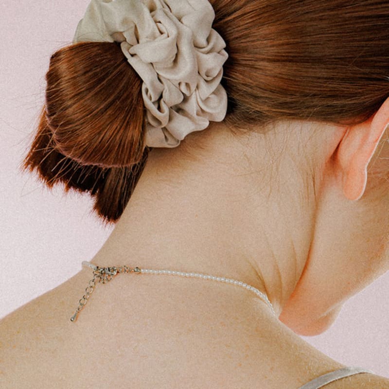 Mellotory Shirring Satin Scrunchie (ivory)