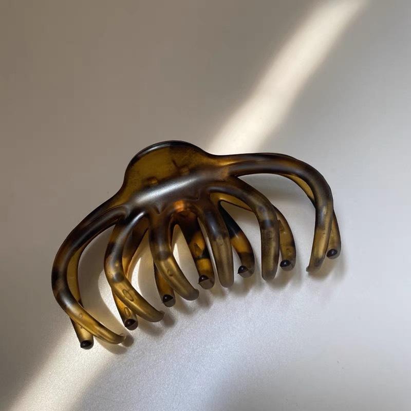 High-end temperament autumn and winter grab clip women's new simple and versatile back head hair shark clip hair clip headwear