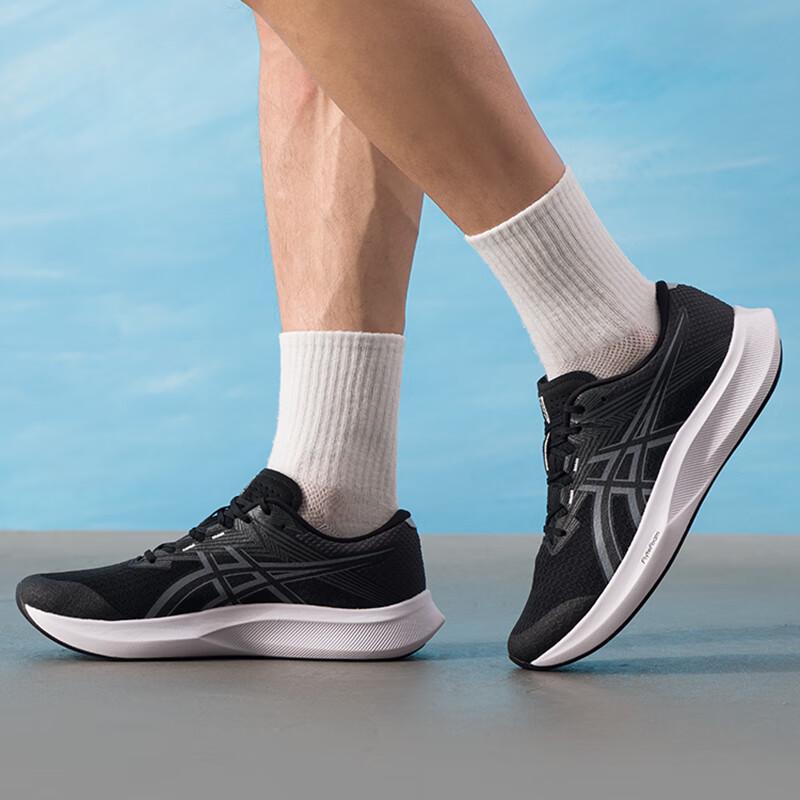 Asics Men s All-Season Road Running Shoes US 8