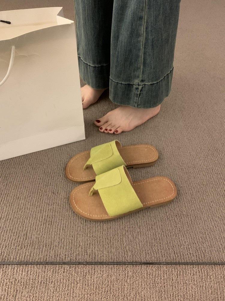 

French flat-bottomed one-word toe slippers for women s summer wear 2025 new fashion casual beach sandals 35