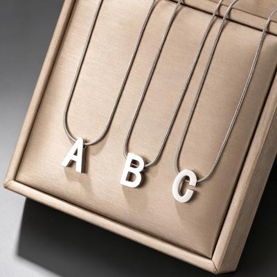 Edelstahl Initial Anhänger Schlüsselbein Kette – Elegante, Hochwertige, Vielseitige Halskette für Damen