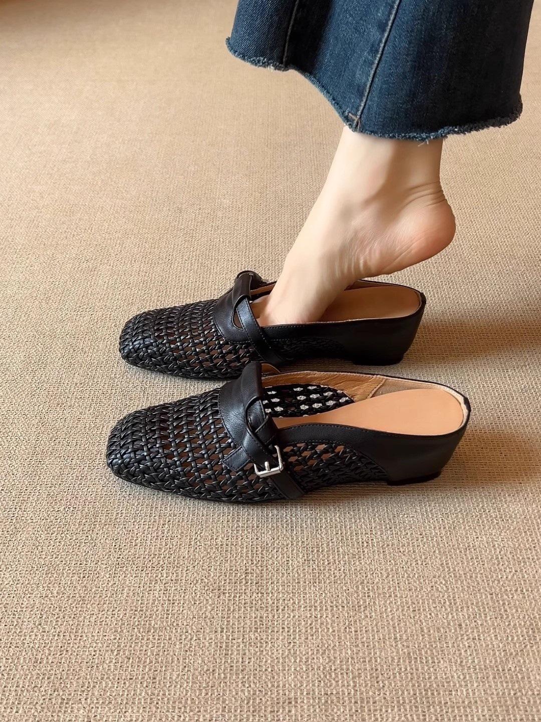 

2025 new inner height increase French woven hollow bag head sandals versatile and comfortable word with sandals outside 35