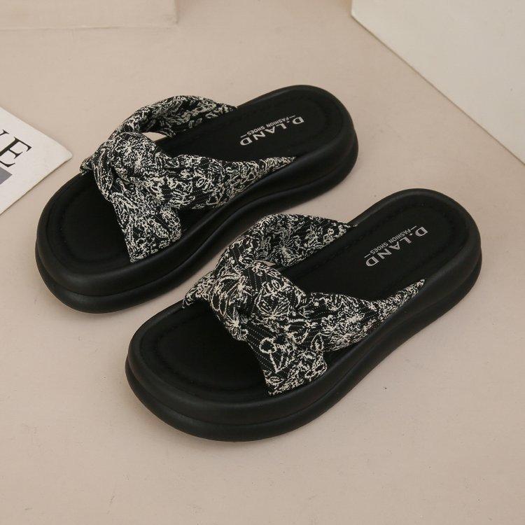 Cool Slippers Female Summer Outer Wear 2025 Summer New Fairy Style High-end Feeling with Skirt Thick-bottomed Beach Cool Slippers Female