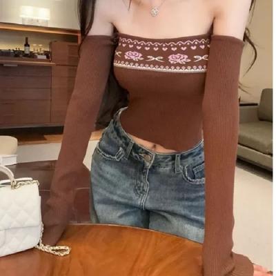 A Pure Off-the-shoulder Strapless Top for Women In Autumn and Winter, A Halter-neck Knitted Base Layer with A Sweater Underneath