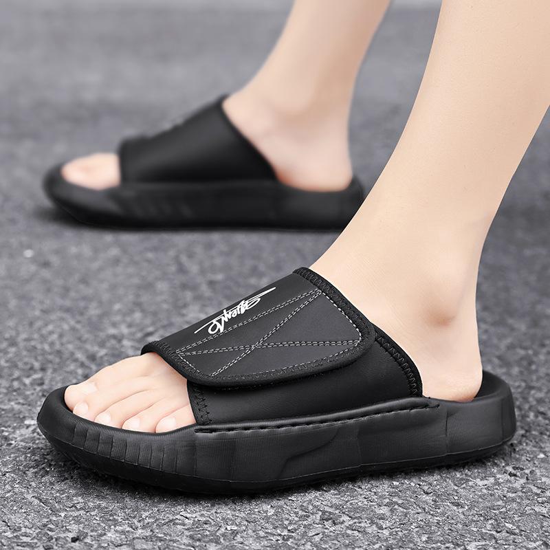 Slippers men's summer trendy brand outside wear non-slip deodorant stepping on shit soft bottom outdoor leisure youth beach sandals