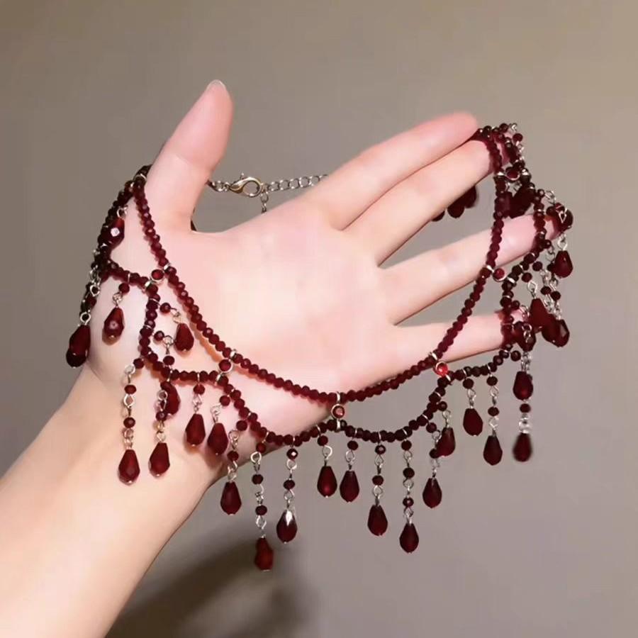 Leichter Luxus Mode Nische Gotischer Stil Dunkelrot Wassertropfen Fransen Choker Halskette Premium Gefühl Schlüsselbein Kette
