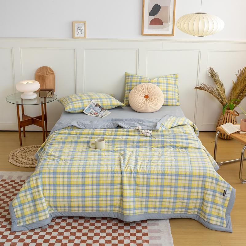 Light Luxury Simple Plaid Quilt Summer Lightweight Comforter Machine Washable Soft Comfortable Breathable Can Sleep Naked