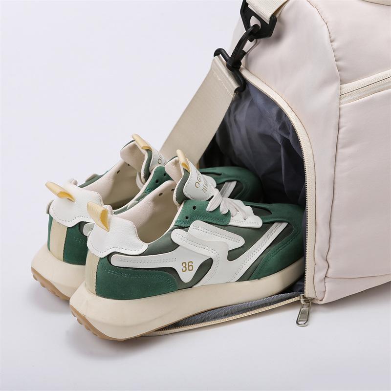 Large-capacity travel bag, gym bag with dry and wet separation, independent shoe compartment, swim bag, can be attached to a trolley bag