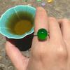 Exquisiter Jade-Ring mit würzig-grünem, eiförmigem Gesicht - Verstellbarer Damenring