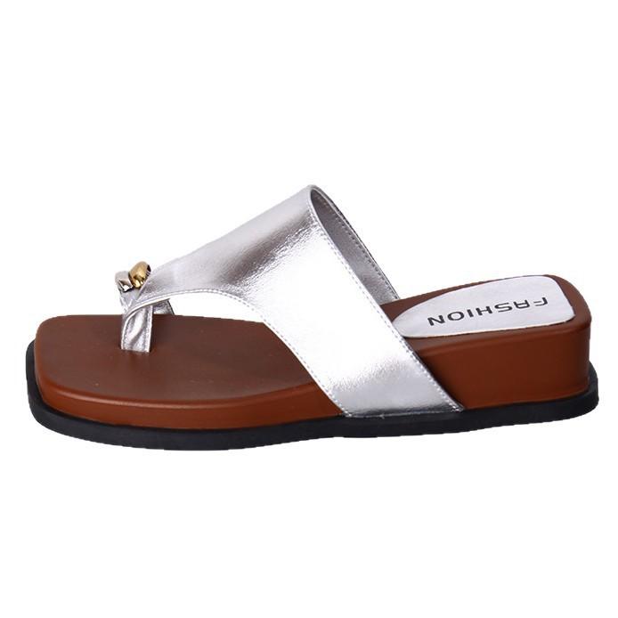 Casual cover toe flat slippers women's summer wear 2025 new seaside vacation beach shoes cool slippers