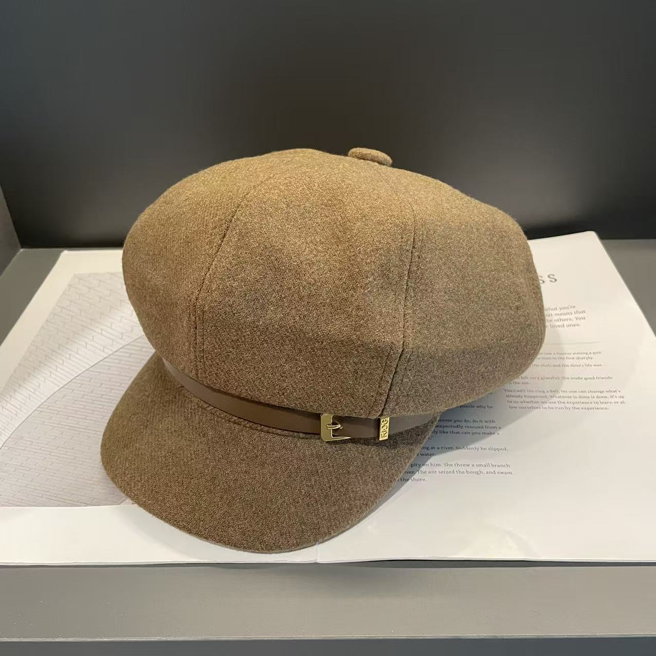 

Ретро Универсальная Пряжка для Ремня Берет Восьмиугольная Шляпа для Защиты от Холода во Время Осенних и Зимних Походов на Открытом Воздухе Теплая Шляпа Художника в Британском Стиле M（56-58cm）