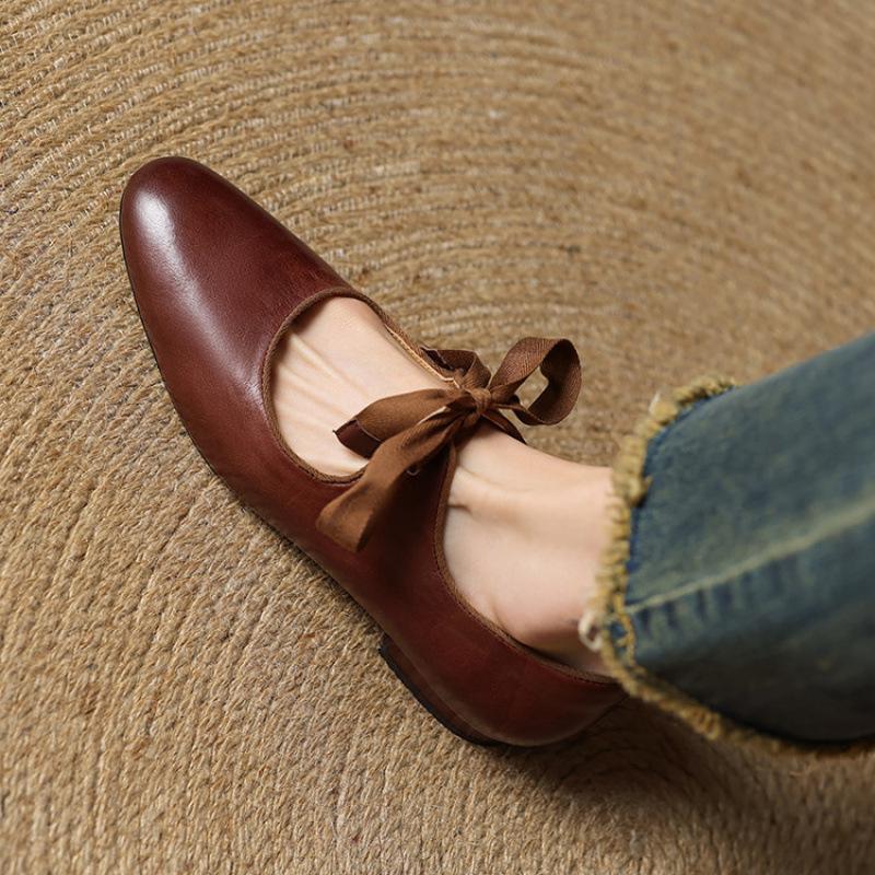 New Women's Casual Low-heeled Small Leather Shoes, Black Foot Cover and One Pedal, Square-heeled Low-top Beef Tendon Soft-soled Women's Single Shoes.