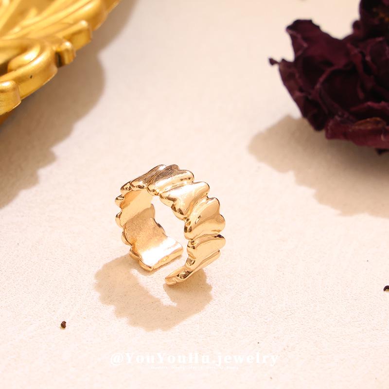 European-American Retro Floral Pleated Ring - Versatile & Irregular Design