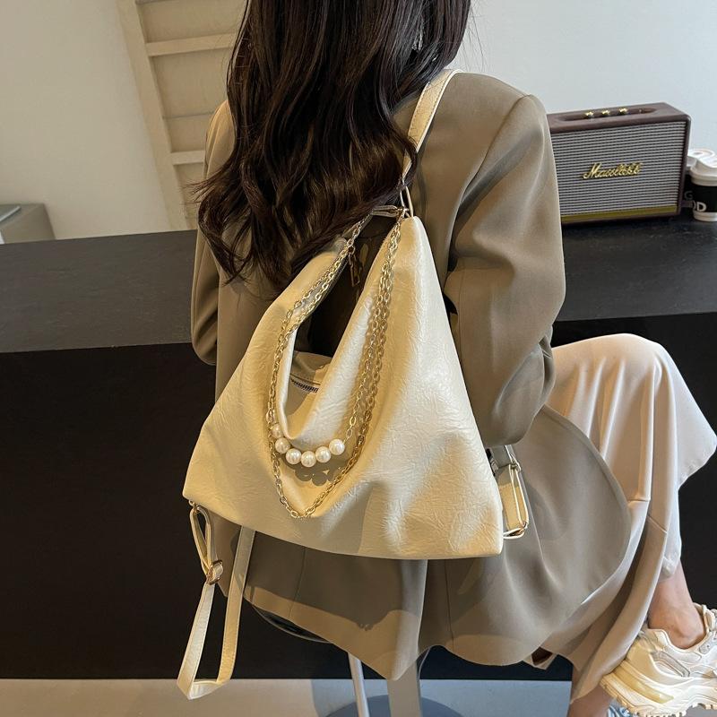 Premium sense large capacity tote bag women's 2025 new pearl chain shoulder bag commuter versatile backpack