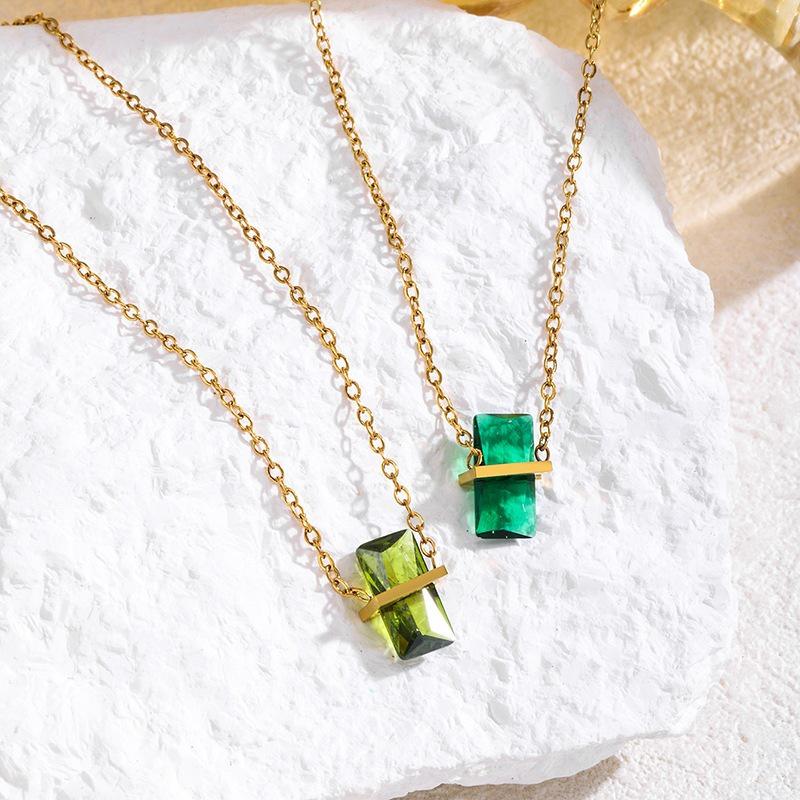 Elegant Geometric Zircon Clavicle Necklace for Women - High-End Titanium Steel Design with Crystal Pendant.