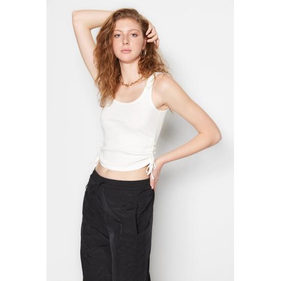 Mailet tricotat elastic, cu volane, cu gât de piscină