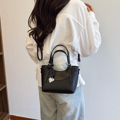 New Portable Bucket Bag Women's 2025 Summer Korean Edition Fashion Shoulder Bag Premium Commuter Oblique Span Bag