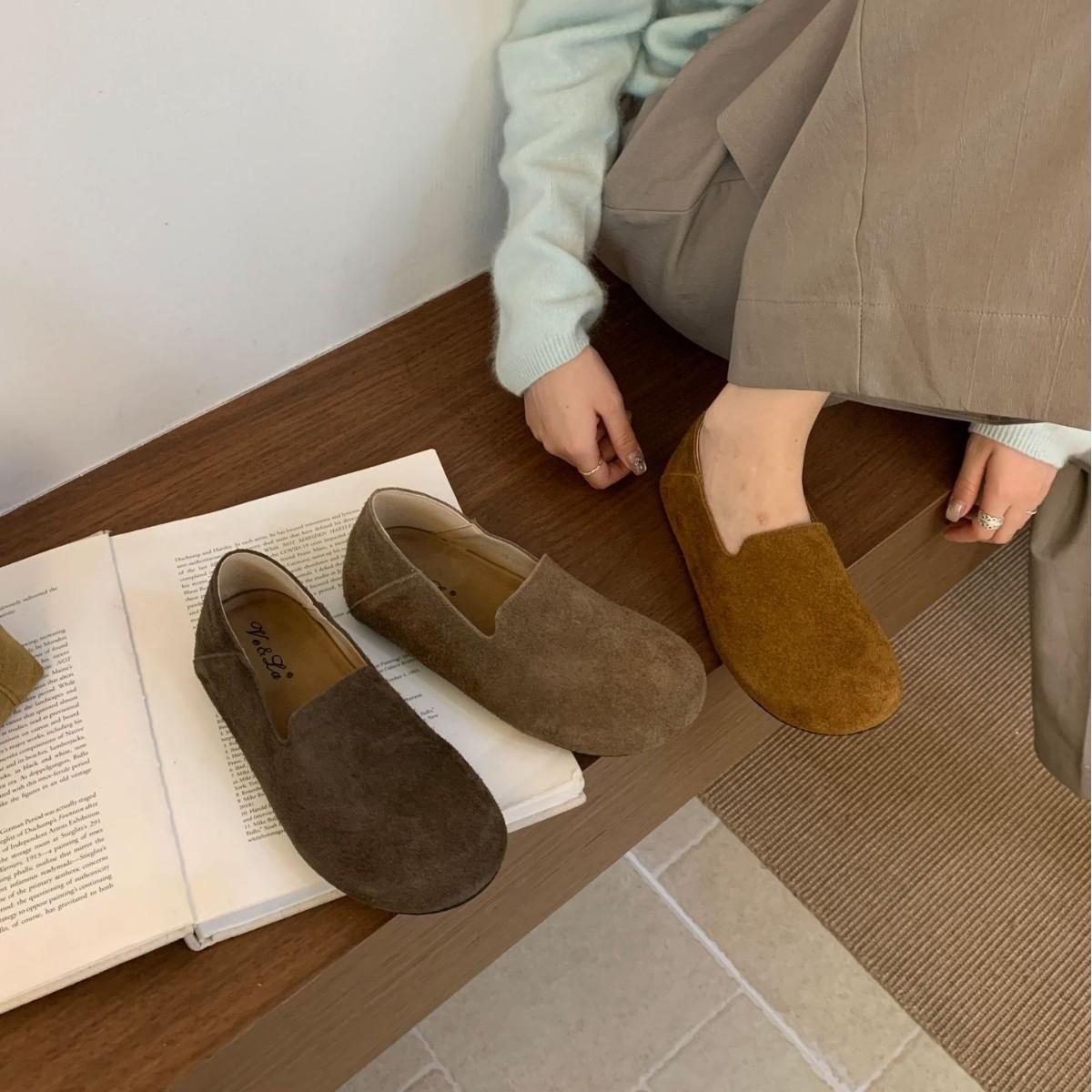 

2025 осень и зима новая круглая голова матовая кожа внутренняя танкетка для работы и отдыха женские туфли-лодочки 39