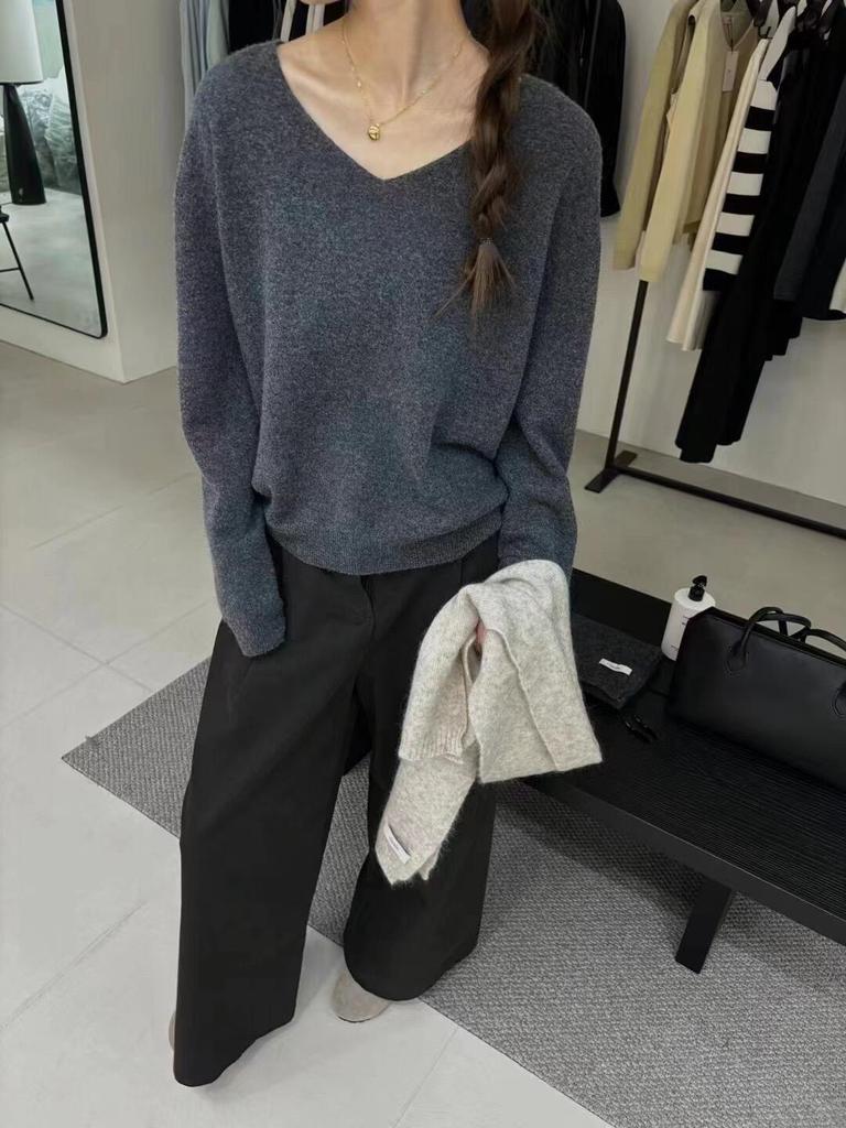 Seamless V-neck Wool Knit Pullover: Women's Autumn/Winter Solid Color Base Layer Top