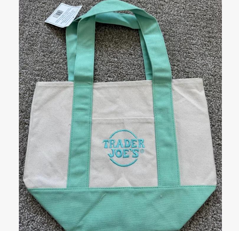 Trader Joe'S Women'S Floral Tote Bag - Stylish & Spacious Beach Bag, Perfect For Summer Vacations, Shopping & Casual Outings