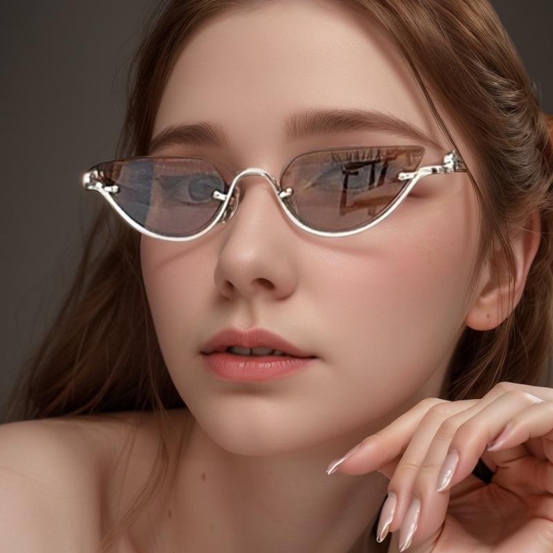 New Metal Half Sunglasses Fashionable Gradient Color Women Decorative Eyewear Holiday Outdoor Trendy Sun Glasses Uv400