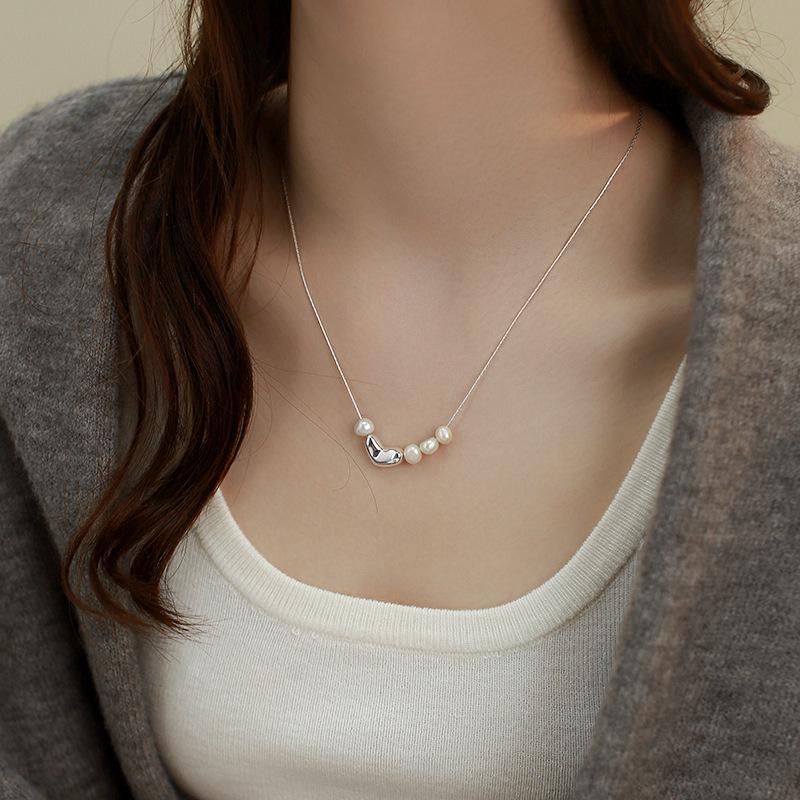 Sweet Pearl Heart Clavicle Necklace for Women – Versatile, Fashionable, and Trendy Layering Accessory