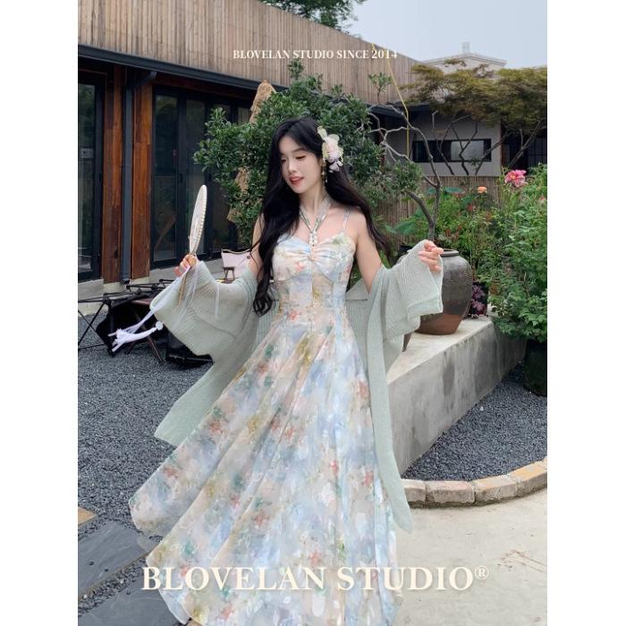 Early autumn oil painting secret realm retro oil painting sense temperament printing embroidery neck suspender skirt women s autumn new models S