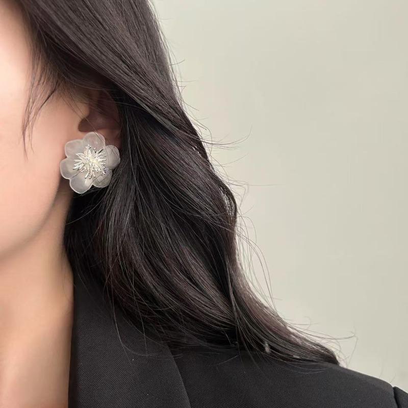 White Camellia Stud Earrings, High-End Transparent Petals, Small Fresh And Sweet Versatile Light Luxury Romantic Earrings