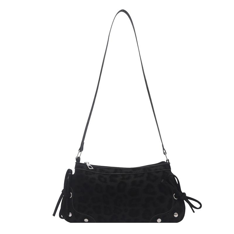 Spring new women s bag personalized crescent bag shoulder bag fashion temperament high value messenger bag