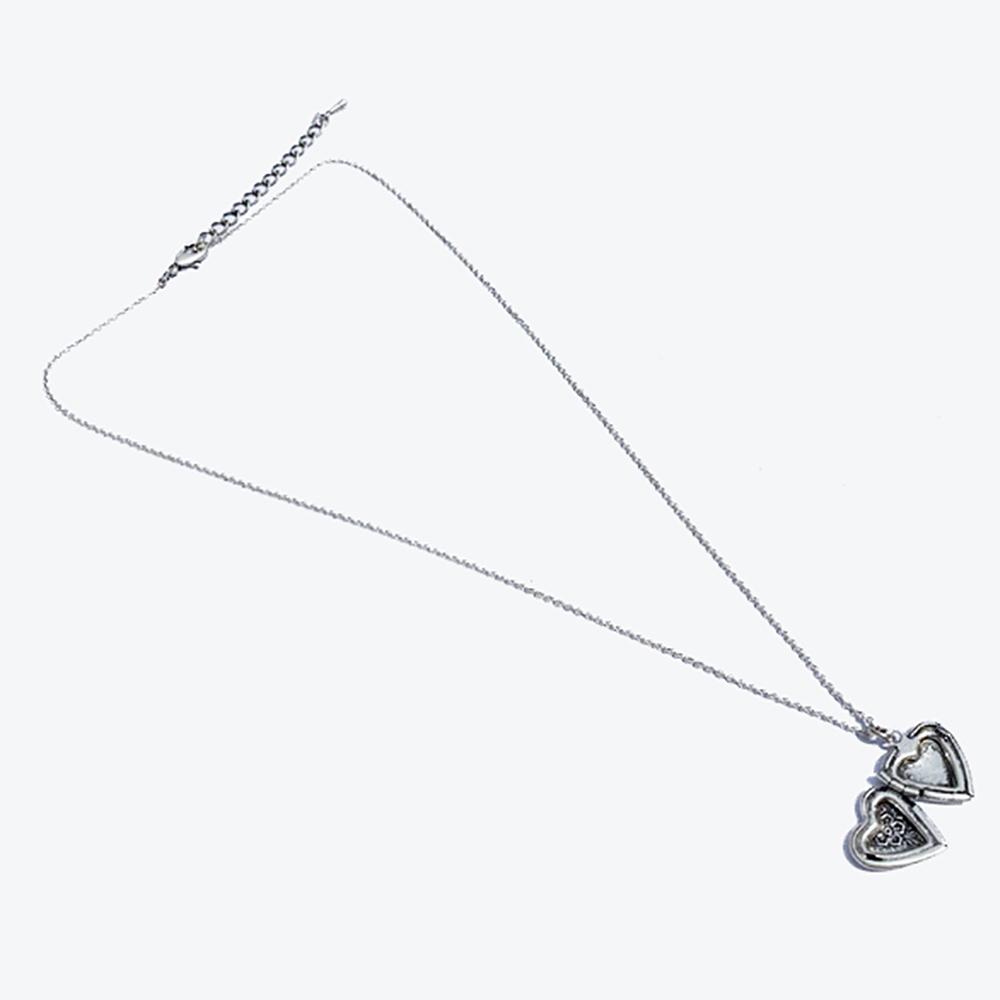 Rush Off Heart Socket Pendant Chain Necklace (Silver Plated)