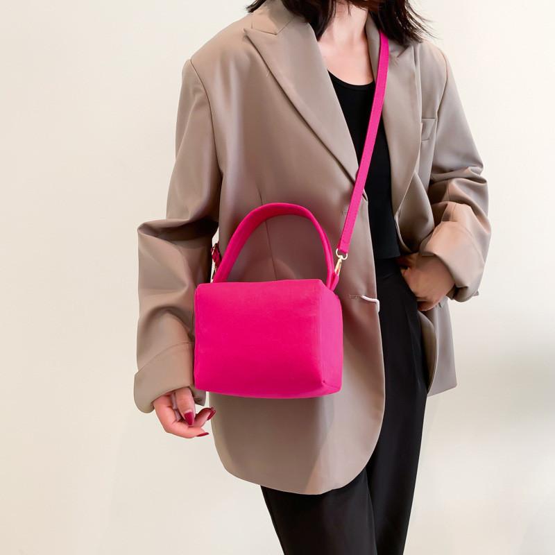 Trendy 2023 Ladies Bag Spring New Retro Casual Commuting Shoulder Bag Minimalist Design